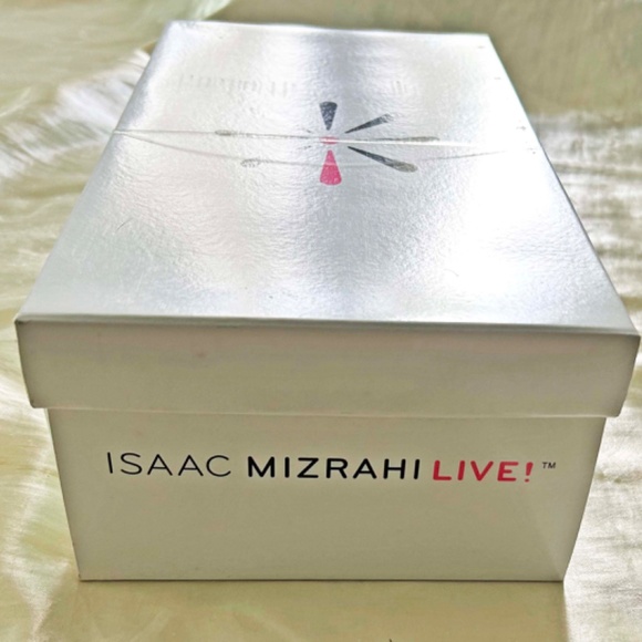 LOAFERS, ISAAC MIZRAHI, LADIES 8W, FOREST GREEN CALF LEATHER, TASSLES ON EACH - Picture 2 of 8